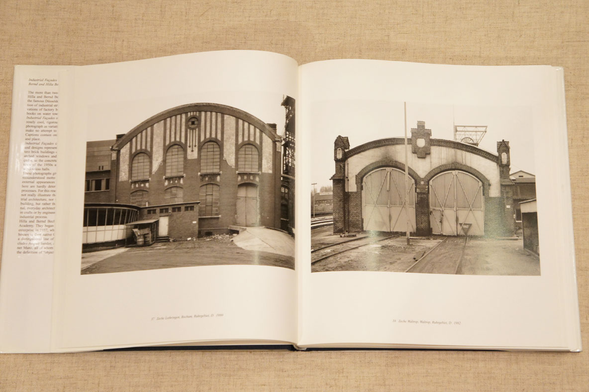 ベルント＆ヒラ・ベッヒャー写真集　Industrial Facades Bernd Becher/Hilla Becher 1998年／The MIT Press　英語版　カバー　天1ヶ所シミ