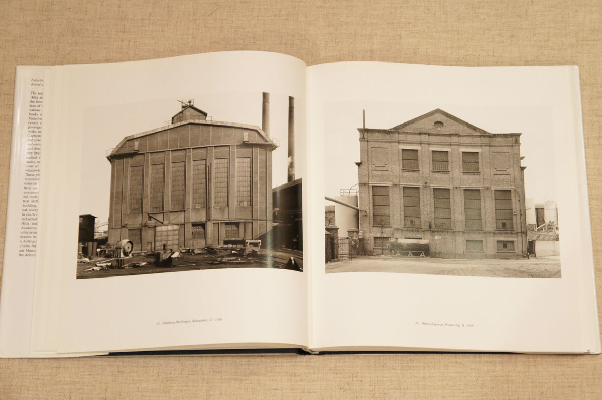 ベルント＆ヒラ・ベッヒャー写真集　Industrial Facades Bernd Becher/Hilla Becher 1998年／The MIT Press　英語版　カバー　天1ヶ所シミ