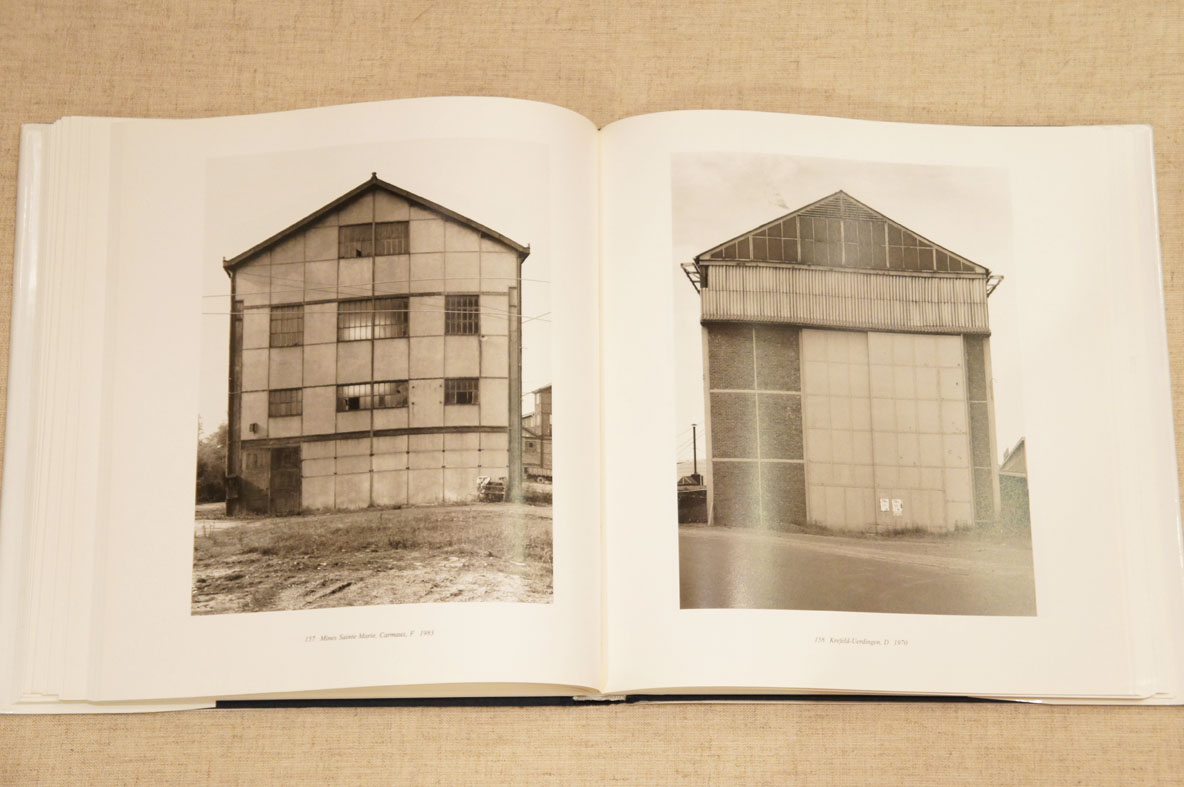 ベルント＆ヒラ・ベッヒャー写真集　Industrial Facades Bernd Becher/Hilla Becher 1998年／The MIT Press　英語版　カバー　天1ヶ所シミ