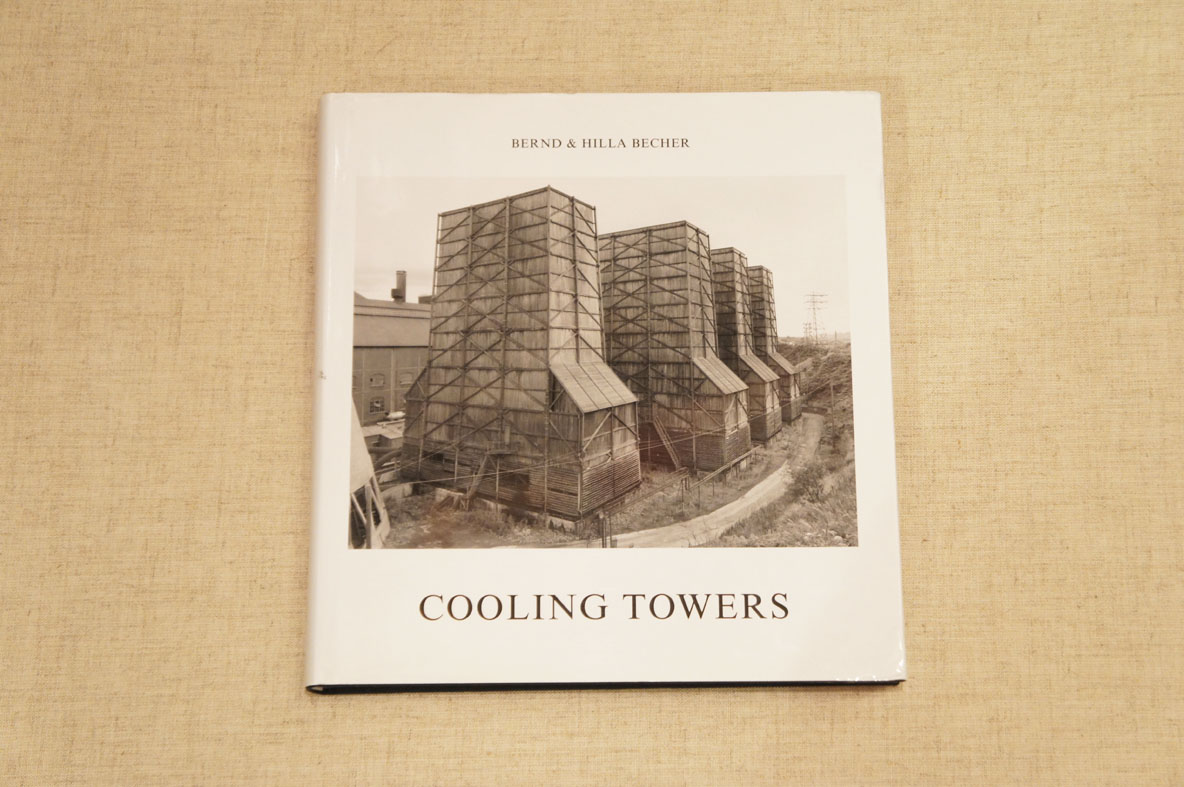 ベルント＆ヒラ・ベッヒャー写真集　冷却塔　Cooling Towers Bernd Becher/Hilla Becher 2005年／The MIT Press　英語版　カバー