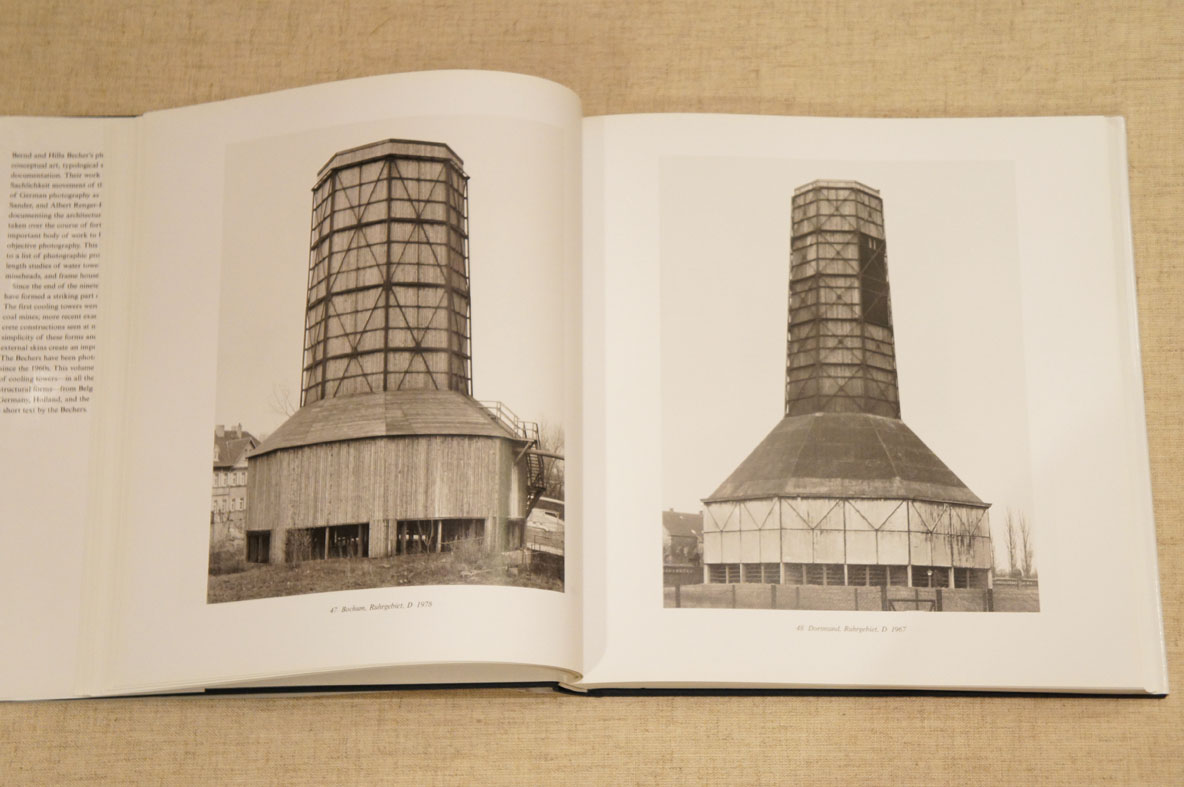 ベルント＆ヒラ・ベッヒャー写真集　冷却塔　Cooling Towers Bernd Becher/Hilla Becher 2005年／The MIT Press　英語版　カバー