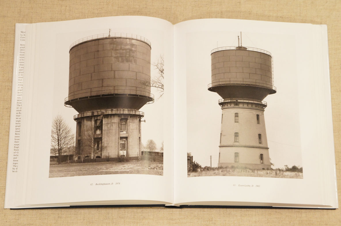 ベルント＆ヒラ・ベッヒャー写真集　給水塔　Water Towers Bernd Becher/Hilla Becher 1988年／The MIT Press　英語版　カバー少破れ・凹み跡