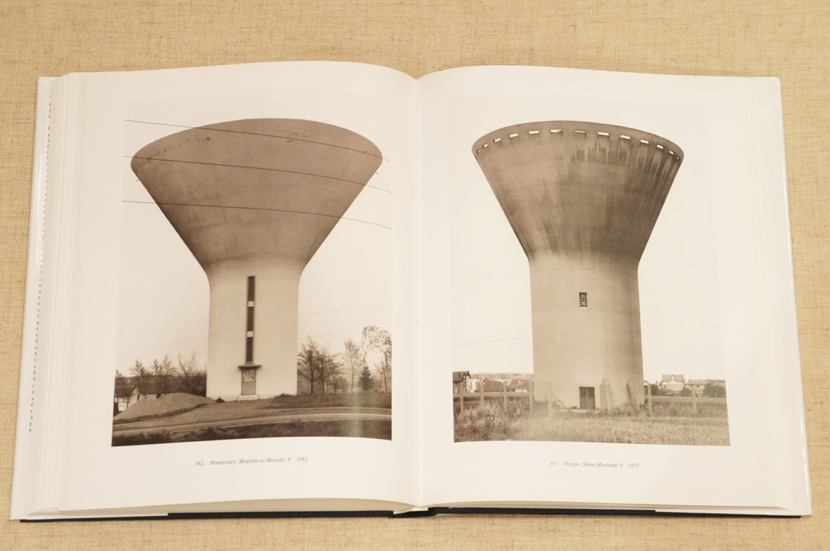 ベルント＆ヒラ・ベッヒャー写真集　給水塔　Water Towers Bernd Becher/Hilla Becher 1988年／The MIT Press　英語版　カバー少破れ・凹み跡