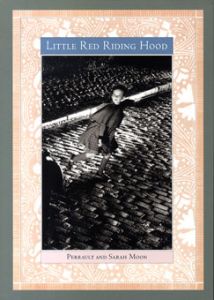 Little Red Riding Hood/Charles Perrault著　Sarah Moon写真