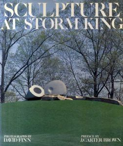 Sculpture at Storm King/J. Carter序文　David Finn写真