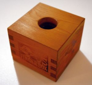 靉嘔立体作品「Finger Box #1」/Ay-O