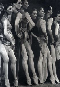 ピナ・バウシュ Tanztheater. 3 Wochen mit Pina Bausch in Dusseldorf, Essen and Wuppertal/