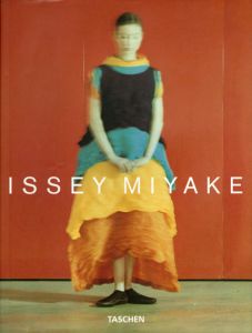 イッセイミヤケ　Issey Miyake/Mark holborn