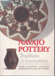 ナバホ　Navajo Pottery: Traditions and Innovations/Russell P. Hartman　Jan Musial　Stephen Trimbleのサムネール