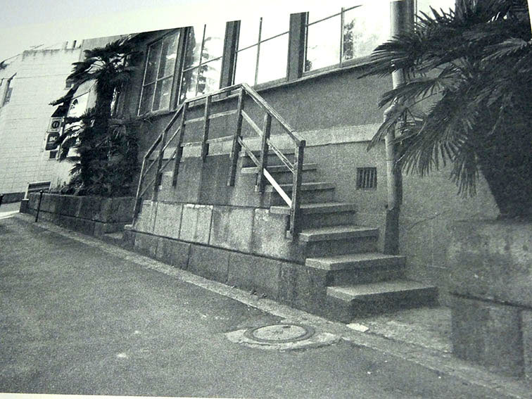 赤瀬川原平版画「トマソン黙示録 No.1 真空の踊り場・四谷階段